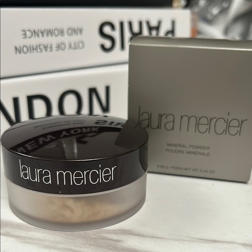 Laura Mercier Mineral Powder